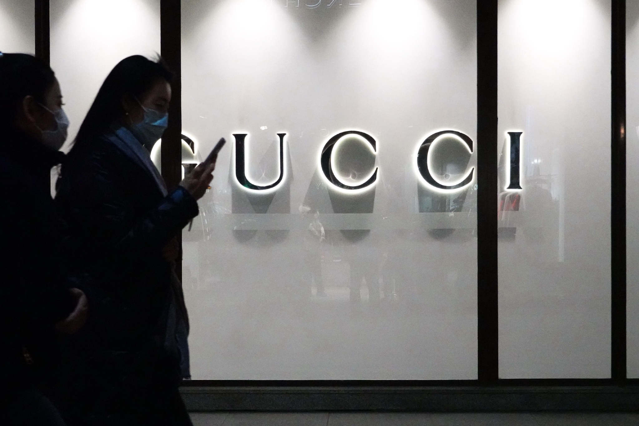 我们和ChatGPT聊了聊王府井奥莱业务，结果竟然......