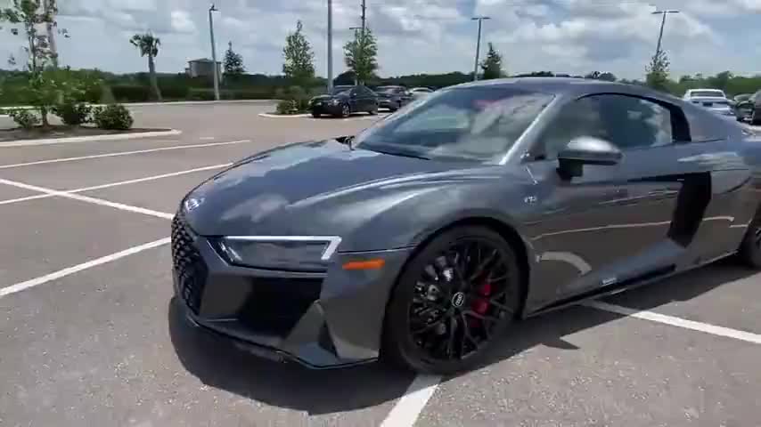 奥迪r8是quattro吗的简单介绍 奥迪r8是quattro吗的简单介绍